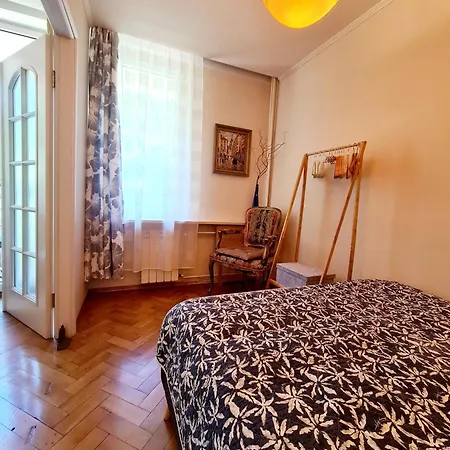 Quiet Near Metro And Old Town