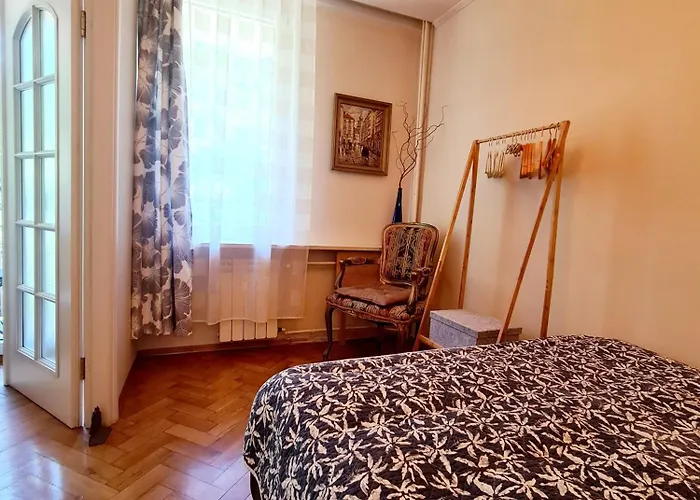 Quiet Near Metro And Old Town