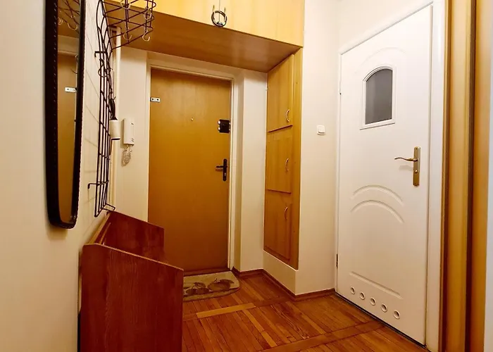 Quiet Near Metro And Old Town Appartement