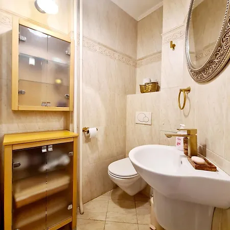 Апартаменты Quiet Near Metro And Old Town